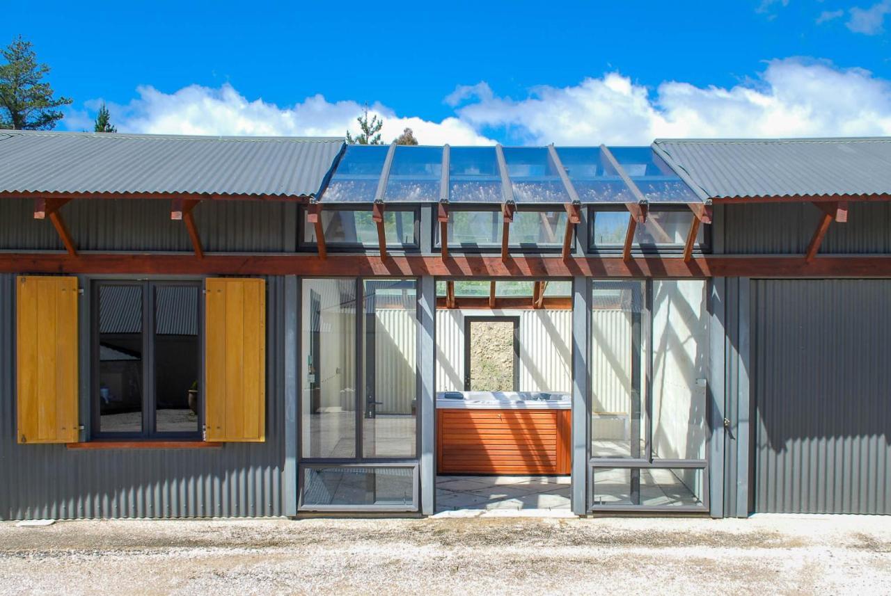 Windhover Suites Tasman Exterior foto